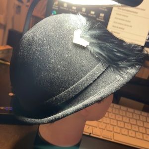 VINTAGE BETMAR HAT BLACK WITH FEATHERS SILVER V